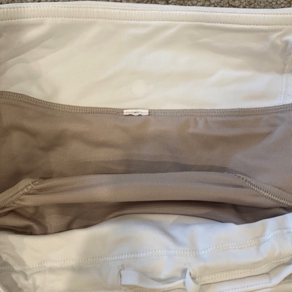 Lululemon low rise white speeds up size 6 - Picture 3 of 5